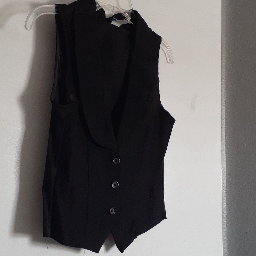Vest - Picture 4 of 6